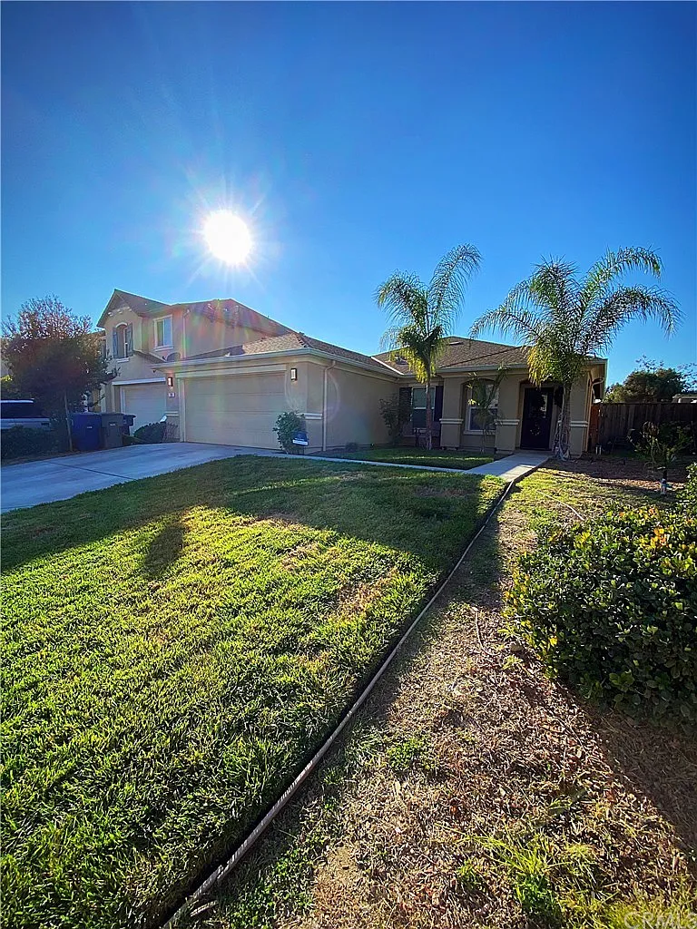 738 Persimmon St photo 1