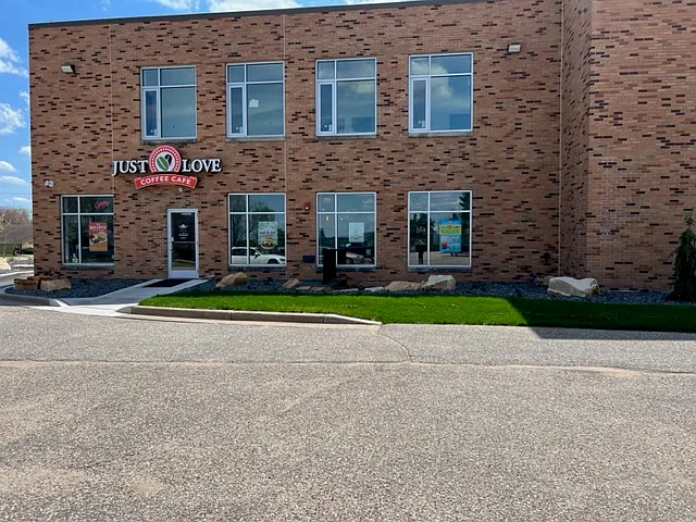 Sunset Place Apartments — Photo 36