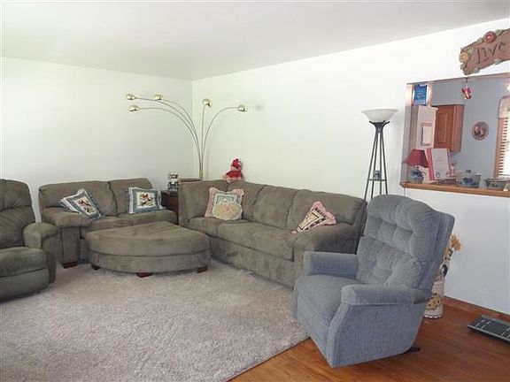 4th image of 2321 Elizabeth St