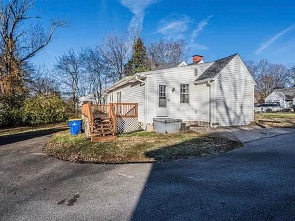 5th image of 1612 Ogden Ave
