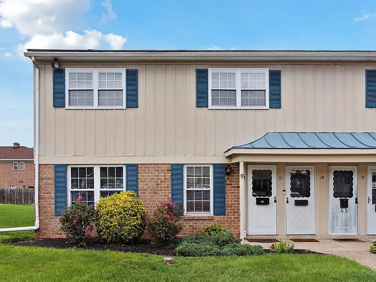 23 Kearney Dr — Photo 1
