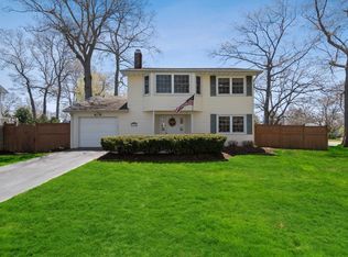 214 Roberts St, Holbrook, NY