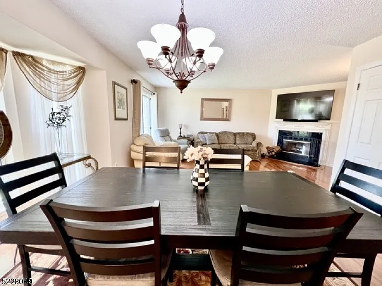 209 Strull Ct — Photo 4