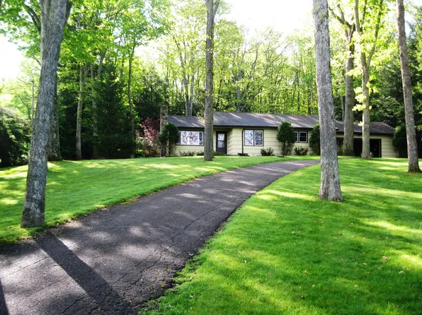 351 N Bradley Ln, Oakland, MD 21550