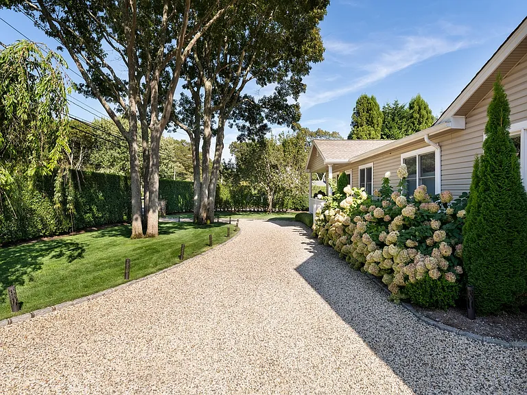 60 Lynncliff Rd — Photo 3