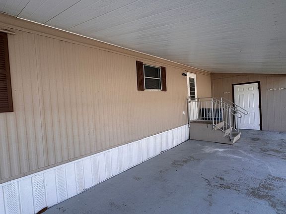 3rd image of 2522 Amberly Rd NE