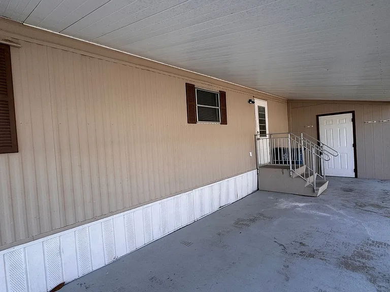 2522 Amberly Rd NE — Photo 3