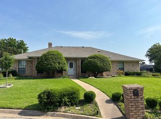 2226 Fall River Dr, Arlington, TX 76006