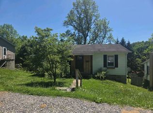 40 Centre Ave, Belington, WV 26250