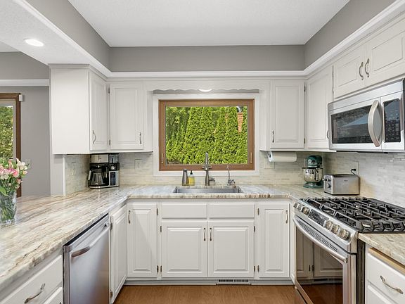 3rd image of 2264 Heritage Ln