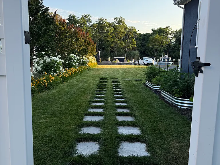 Maple Ave — Photo 2