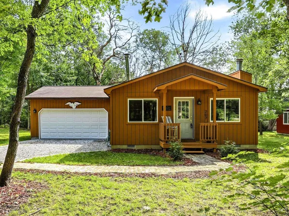 207 Butterfield Ln, Houghton Lake, MI 48629
