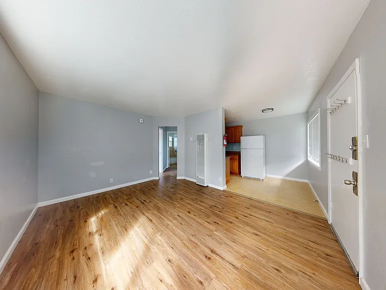 2515 10th ave — Photo 113