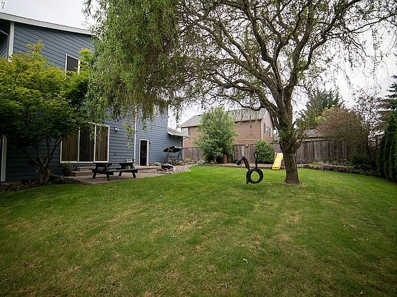 5th image of 1158 NW Meadows Dr