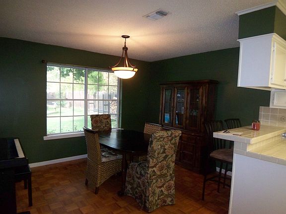 3rd image of 1812 Medina Dr