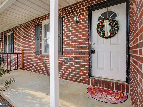 4th image of 18 Larch Dr