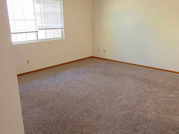 4th image of 182 Westside Dr #1