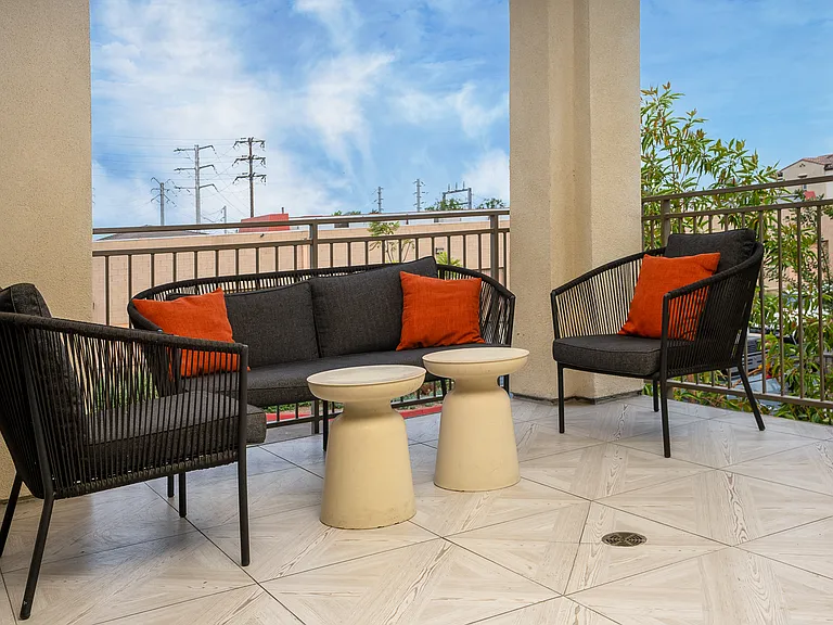 Los Alamitos Luxury Apartments — Photo 18