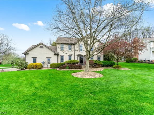 98 Jade Cir, Canfield, OH 44406