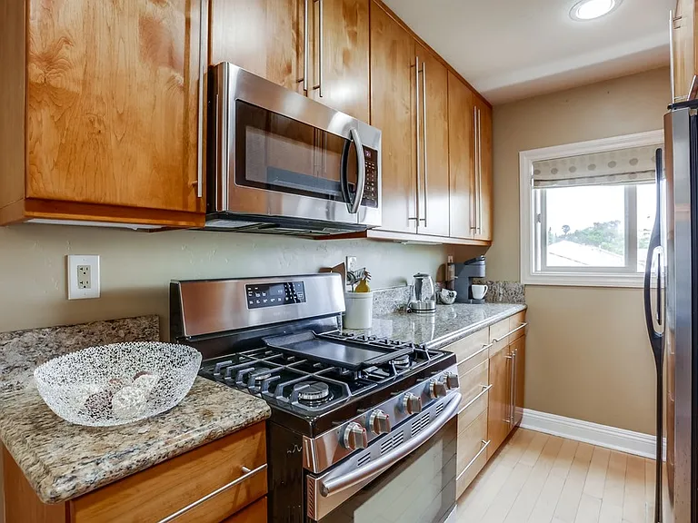 1049 Felspar St #20 — Photo 14