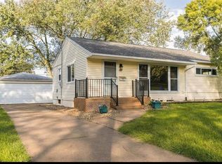 1131 Crestview Dr SE, Cedar Rapids, IA 52403