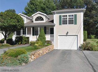 28 Orchard Meadows Dr, Smithfield, RI 02917