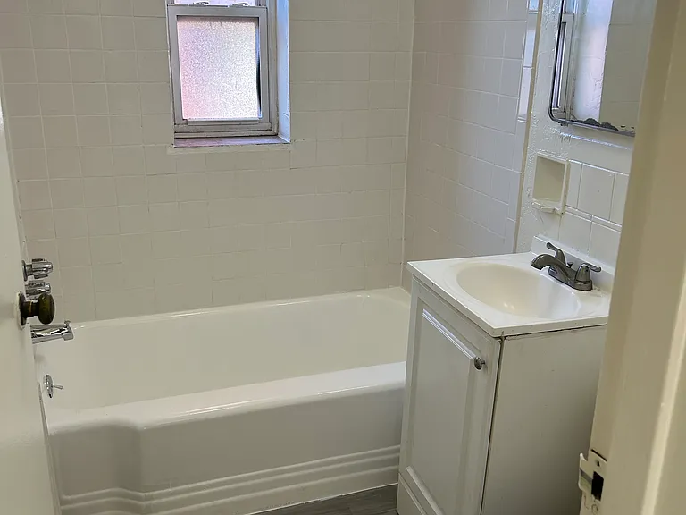 Devonshire Apartments — Photo 7