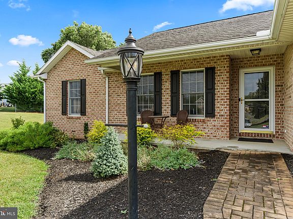 3rd image of 1825 W Highland Ct