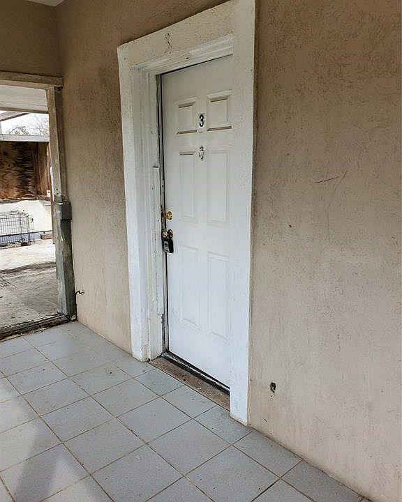 1st image of 215 Linwood St #3
