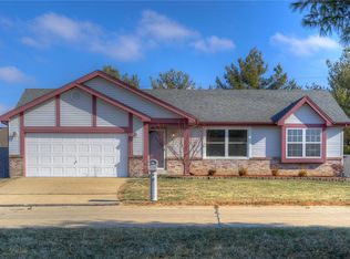865 Carriage Hill Dr, Saint Peters, MO 63304