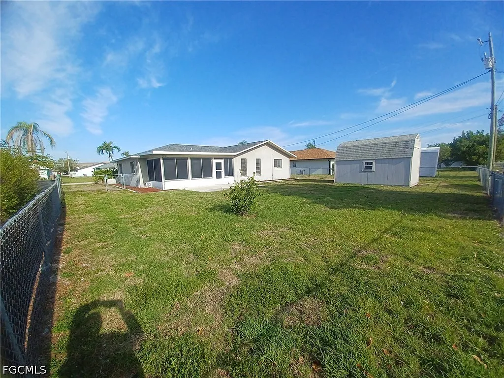 3 bed, 2.0 bath, 1451 sqft, $2,150 — Photo 2