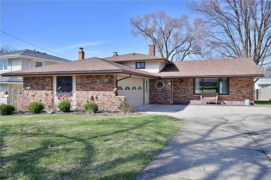 21500 Nottingham Dr photo 1