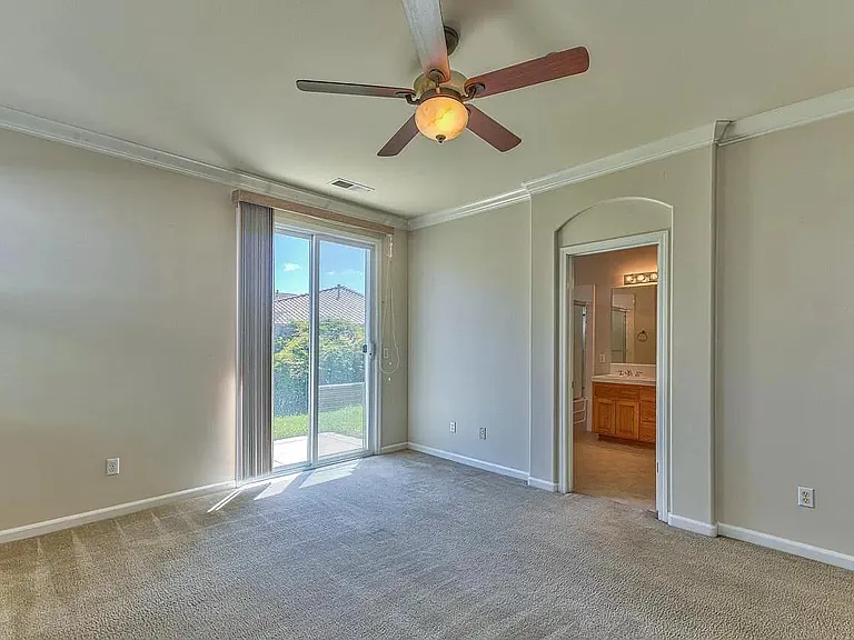 1948 Gladstone Way — Photo 10