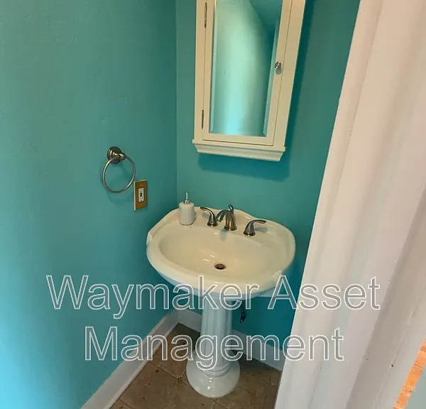 1230 N Chestnut St — Photo 9
