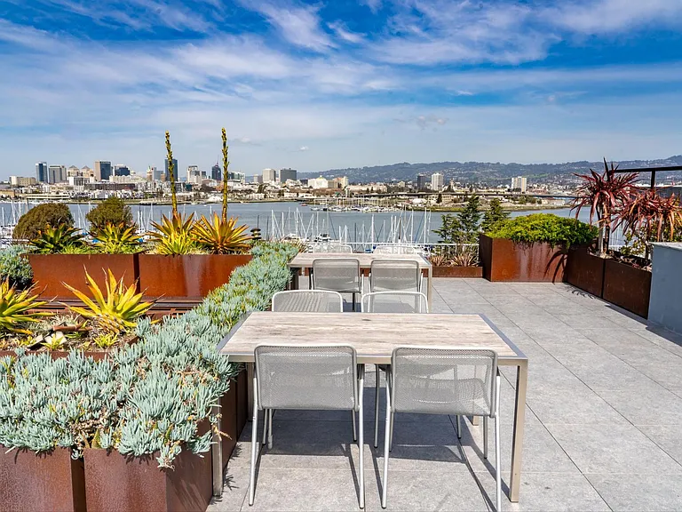 Panomar Luxury Apartments — Photo 43