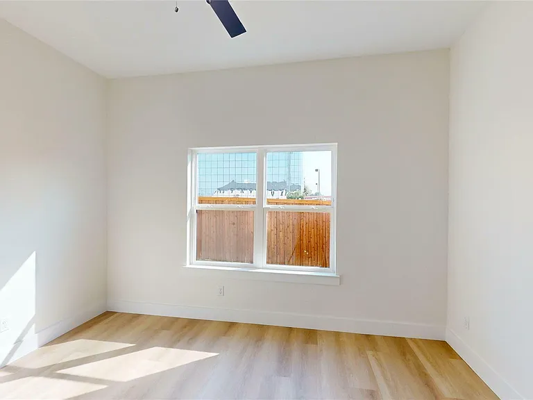 4416 Fatima Dr — Photo 13
