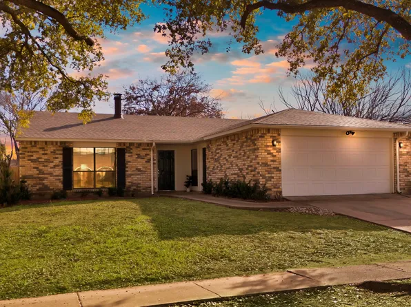 6800 Blackberry Dr, Arlington, TX 76016