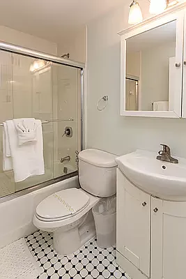 150 W 51st St #2117 — Photo 7