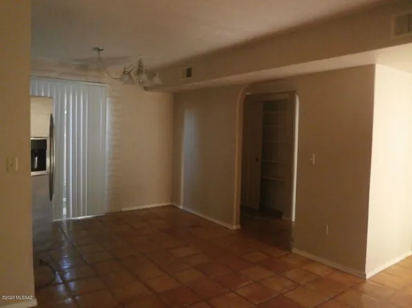 8450 E Old Spanish Trl, Tucson, AZ 85710