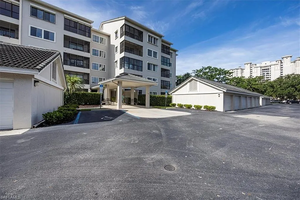 Building Photo - 900 Arbor Lake Dr #9-307