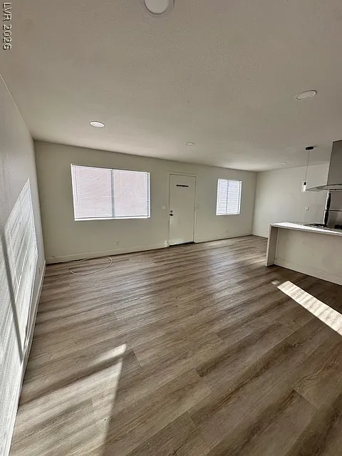 2 bed, 1.0 bath, 3290 sqft, $1,400 — Photo 4