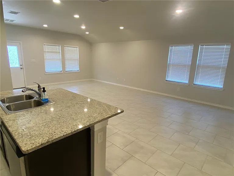 2329 Sky Crest Dr — Photo 4