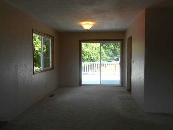 5th image of 3239 Airway St SE