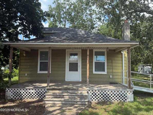 205 Manapaqua Avenue, Lakehurst, NJ 08733