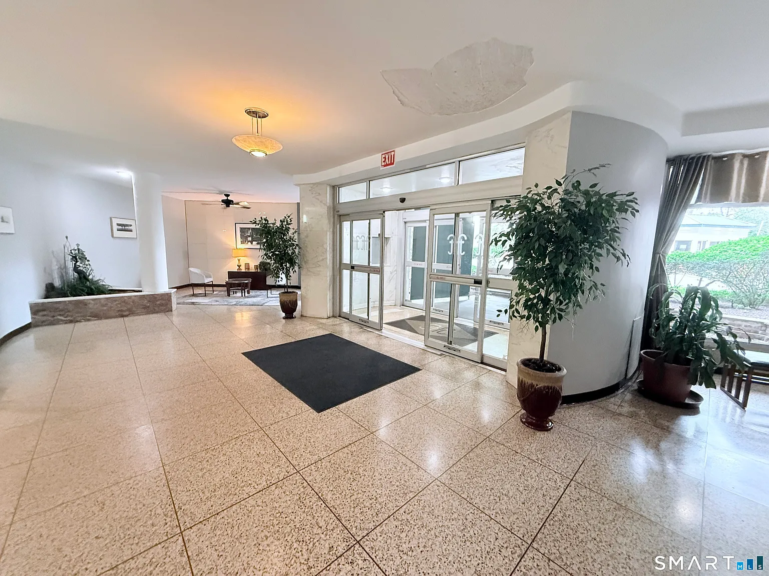 Fountain Terrace — Photo 4