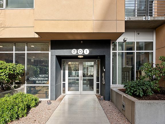 3rd image of 701 Columbia St APT 502