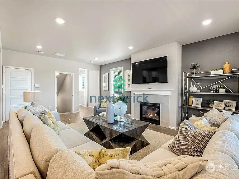 922 121st Ave SE — Photo 3