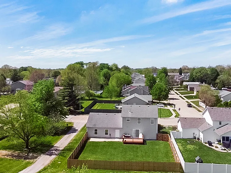 812 Victoria Ln — Photo 48