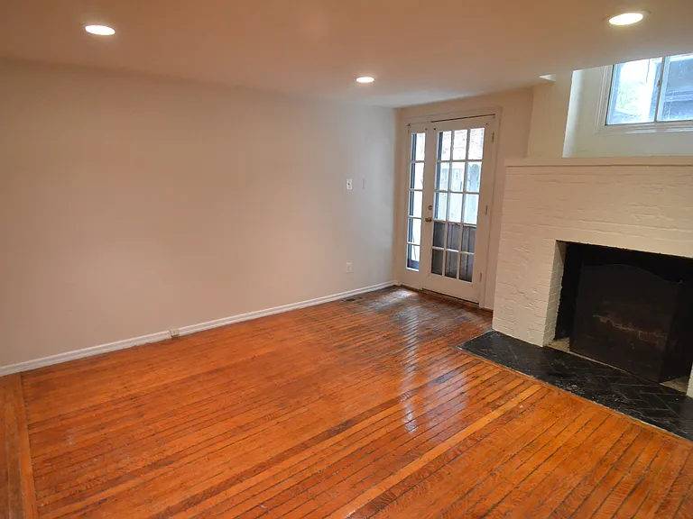 1012 Clinton St #1F — Photo 31