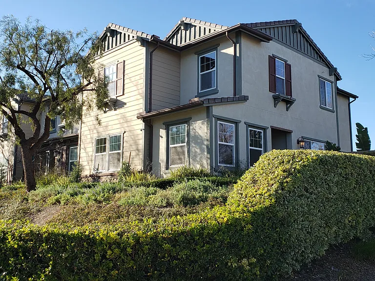 Eucalyptus Ave — Photo 1